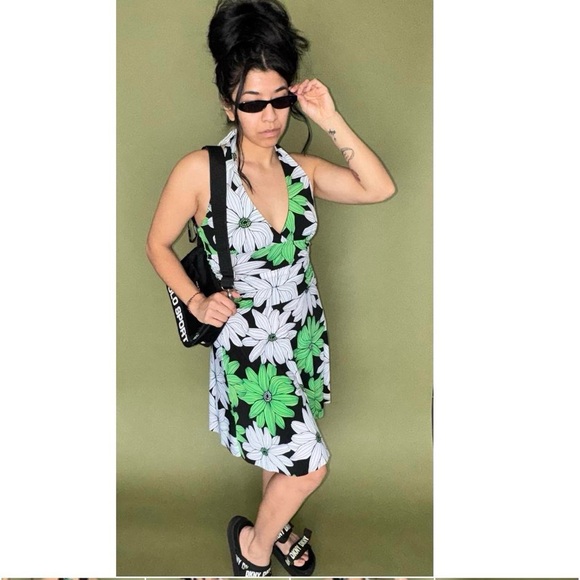 💚 Y2K DAISY HALTER DRESS 💚 - Picture 2 of 5
